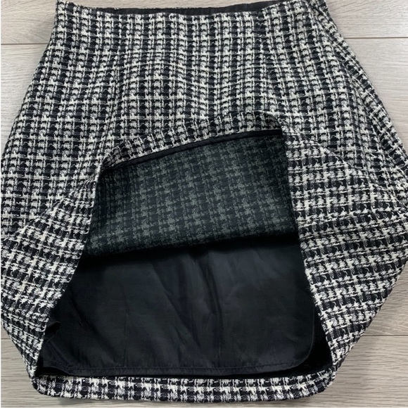Aritzia Babaton Bryn Tweed Mini Skirt - Picture 4 of 10